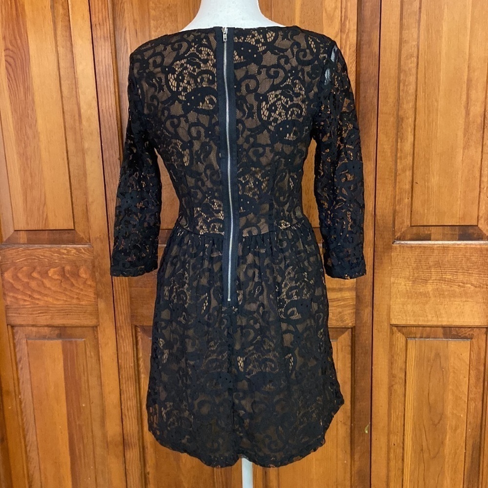 Pinky Lined Black Lace V-Neck Long-sleeved Skater Dress Small - Picture 4 of 9